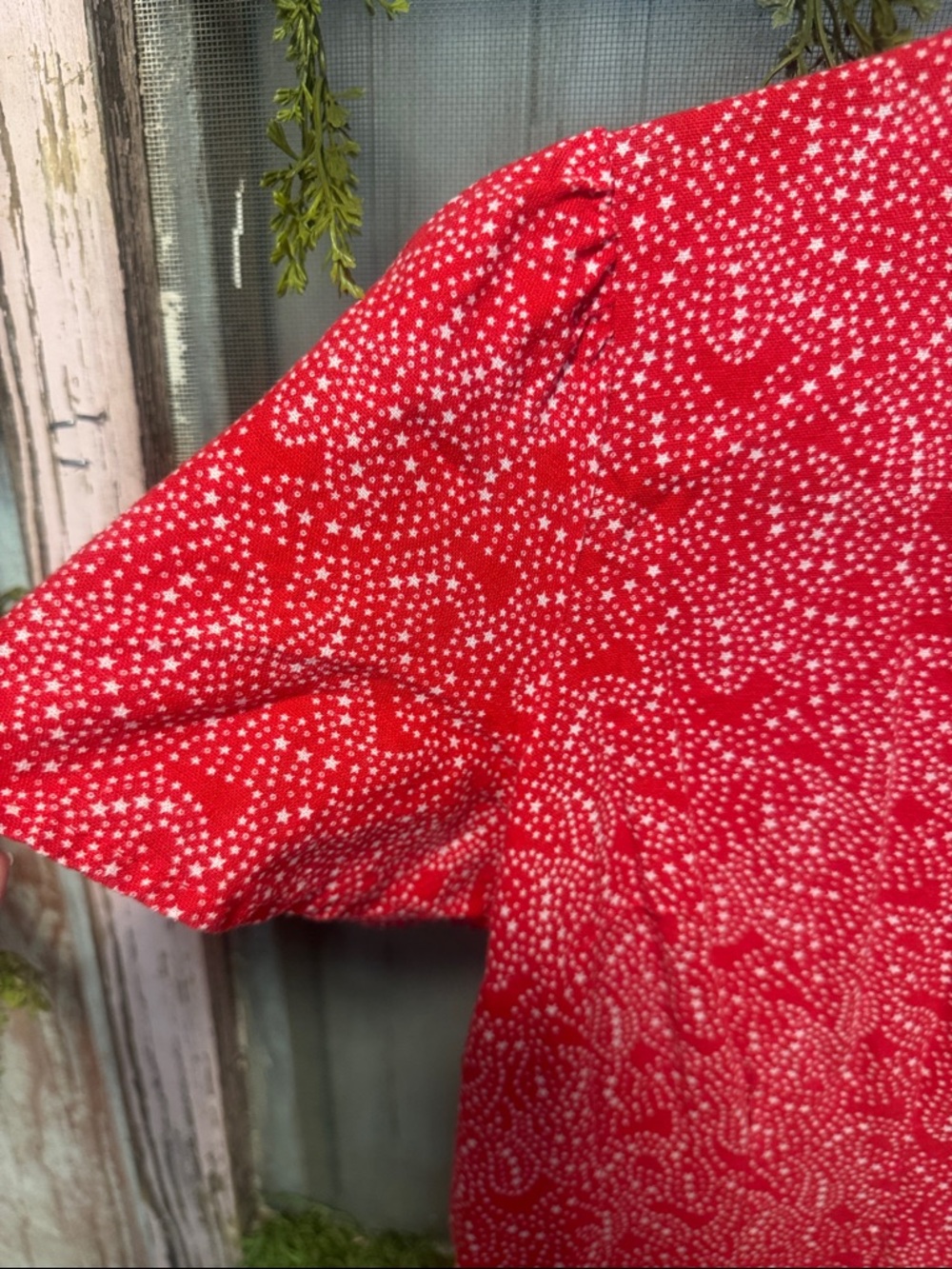 Universal Thread Red Button-Front V-Neck Tunic Medium - Picture 2 of 4